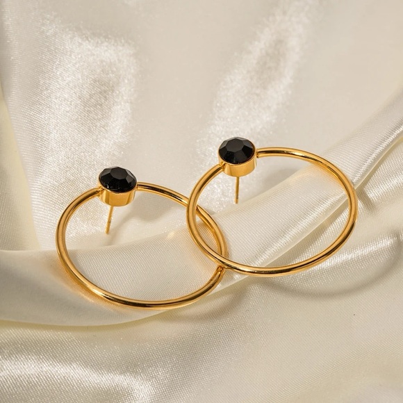 ◾️18K Gold Plated Black Round Resin Earrings - Picture 8 of 10